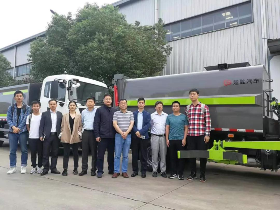 驚艷！“智能機械臂”自裝卸式垃圾車震撼問世